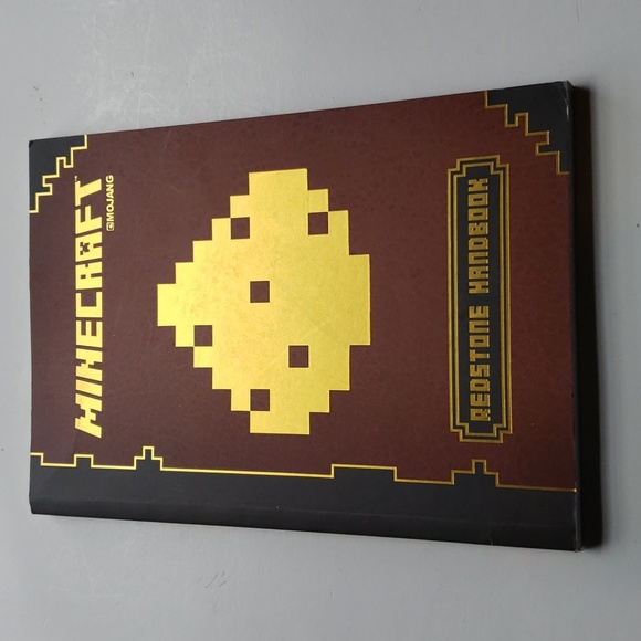 Set of 3 Minecraft Handbooks: Redstone, Constrict, Combat - Picture 4 of 6